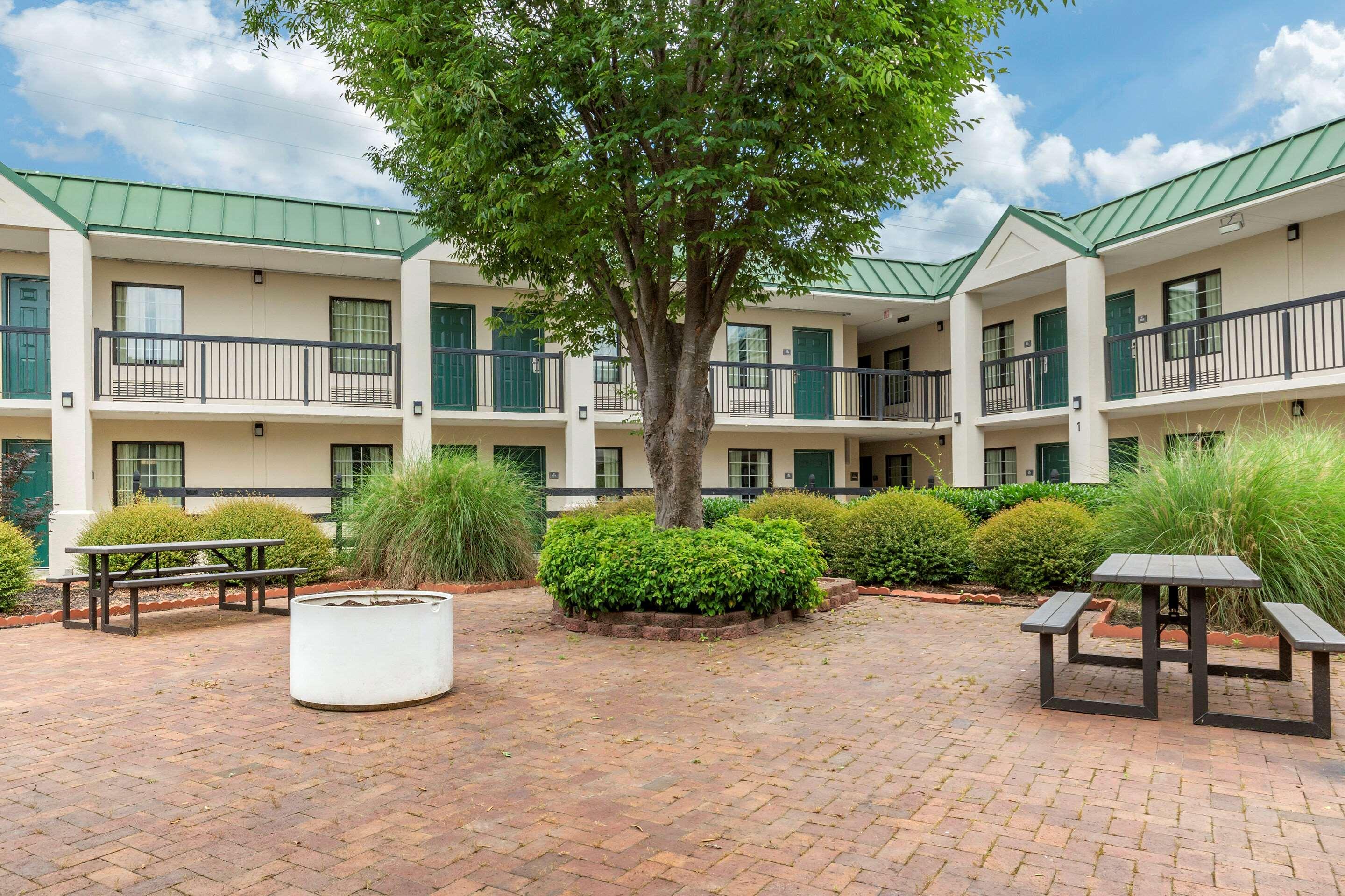 Quality Inn & Suites Hanes Mall Winston-Salem Exterior foto